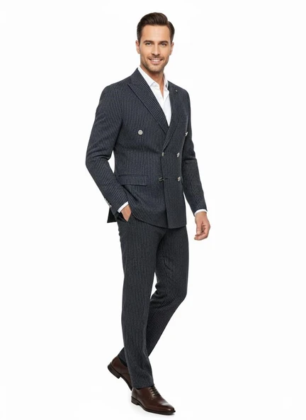 İtalyan Kesim Lacivert Kruvaze Takım Elbise – Modern Slim Fit – Çizgili Kumaş Detaylı - Resim 3