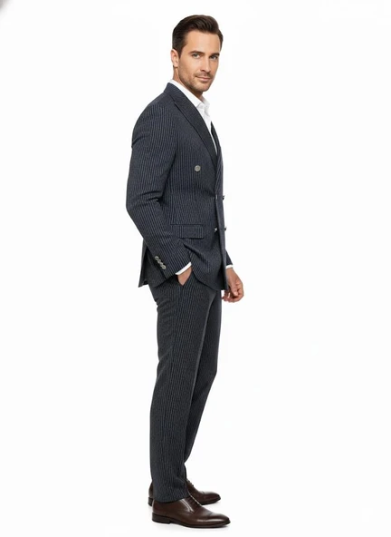 İtalyan Kesim Lacivert Kruvaze Takım Elbise – Modern Slim Fit – Çizgili Kumaş Detaylı - Resim 5