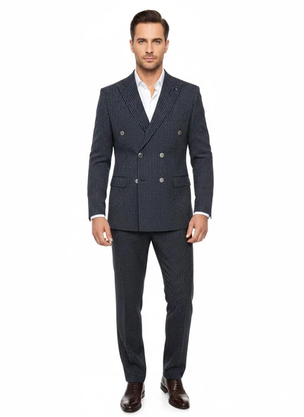 İtalyan Kesim Lacivert Kruvaze Takım Elbise – Modern Slim Fit – Çizgili Kumaş Detaylı ürün görseli