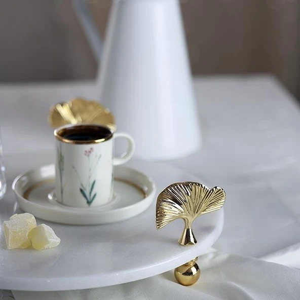 Akayev Mermer Beyaz 30 Cm Altın Ayak Ginkgo Yuvarlak Sunum Tabağı - Resim 3