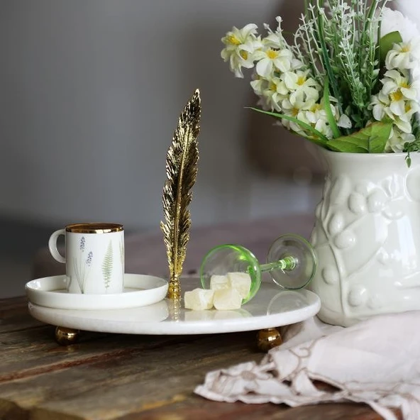 Akayev Mermer Beyaz 28 Cm Altın Boncuk Ayaklı Uzun Tüy Sunum Tabağı ürün görseli