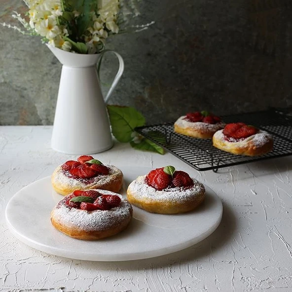 Akayev Mermer Beyaz 30 Cm Döner Standlı Sunumluk ürün görseli