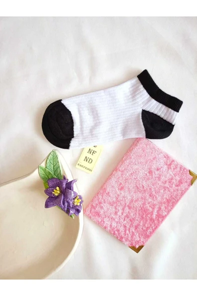 DİKİŞSİZ PATİK ÇORAP PAMUKLU KISA KONÇ DESENLİ KADIN ÇORABI 36-40 TEK ADET SİYAH BEYAZ ürün görseli 1