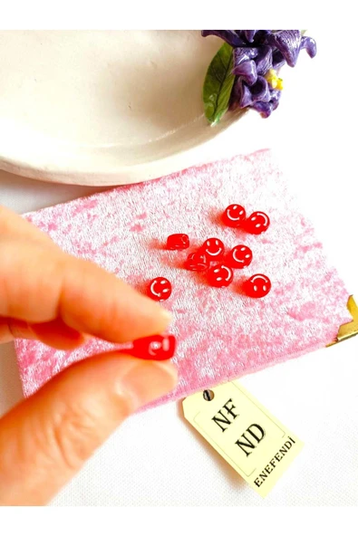 10 ADET KIRMIZI GÜLEN YÜZ BONCUK BİLEKLİK HEDİYE İÇİNDEN DELİKLİ BİLEKLİK APARATI SERT PLASTİK - Resim 3