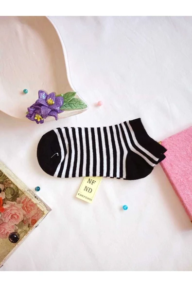 PATİK ÇORAP DİKİŞSİZ YUMUŞAK PAMUKLU KISA KONÇ ÇİZGİLİ KADIN ÇORABI 36-40 TEK ADET SİYAH BEYAZ ürün görseli