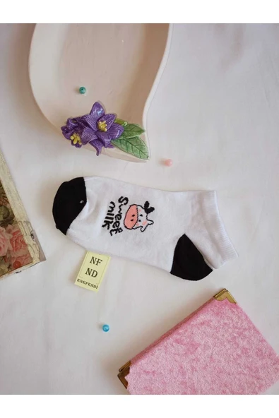 ÇORAP DİKİŞSİZ YUMUŞAK PAMUKLU KISA KONÇ DESENLİ KADIN PATİK ÇORABI 36-40 TEK ADET SİYAH BEYAZ - Resim 3