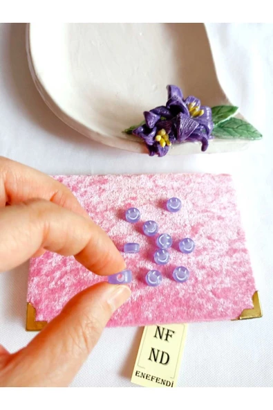 10 ADET MOR GÜLEN YÜZ BONCUK BİLEKLİK HEDİYE İÇİNDEN DELİKLİ BİLEKLİK APARATI SERT PLASTİK - Resim 3