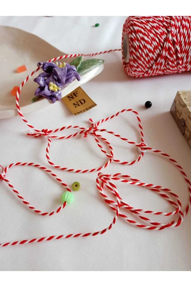 20 ADET MARTENİÇKA ŞANS BİLEKLİĞİ , İP BİLEKLİK ,UĞUR, SEVGİLİ , ARKADAŞ , EŞ  BEYAZ KIRMIZI - Resim 2