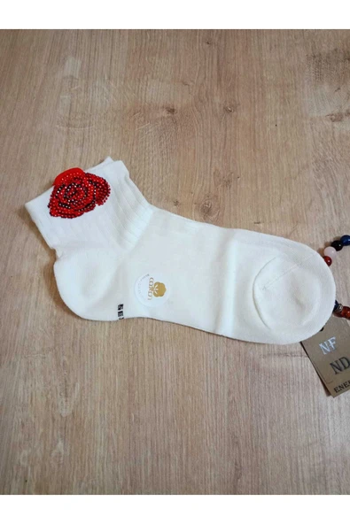 PAMUKLU BURUN DİKİŞSİZ GÜLTAŞLI KOKULU  LİKRALI KISAKONÇ ÇORAP EKRUBEYAZIMSI KADIN ÇORABI 36-40 ürün görseli 1