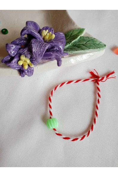 Marteniçka Bileklik Yeşil Plastik Boncuklu Şans Bereket Arkadaş Sevgili Eş Çocuk Hediye Bahar Kartlı - Resim 3