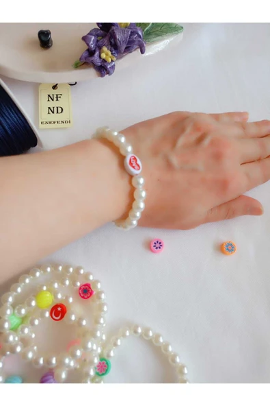 İNCİLİ VE LOVE BONCUKLU BİLEKLİK İNCİ BONCUKLU ŞANS BEREKET ARKADAŞ SEVGİLİ EŞ ÇOCUK HEDİYE ürün görseli 1