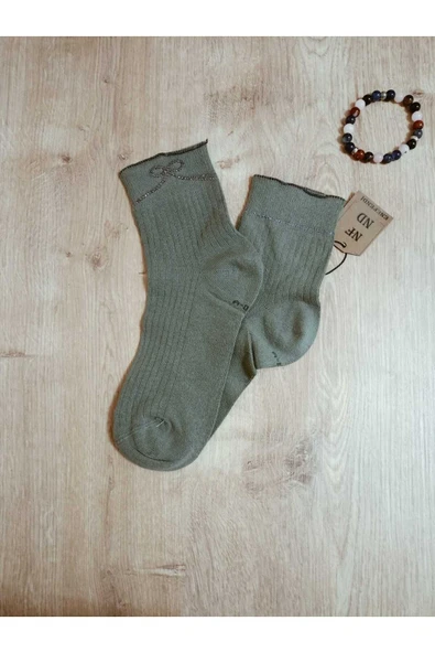 KURDELE TAŞLI LASTİKSİZ KOKULU LİKRALI KISAKONÇ  ÇORAP DİKİŞSİZ PAMUKLU KOYUYEŞİL KADIN ÇORABI - Resim 2