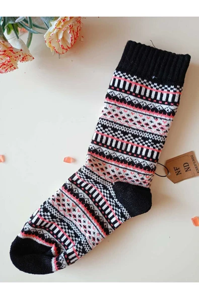 2 ÇİFT KALIN KIŞLIK YUMUŞAK ÇORAP YILBAŞI MOTİF ETNİK DESENLİ KADIN ÇORABI YEŞİL SİYAHKIRMIZI  36-40 - Resim 3