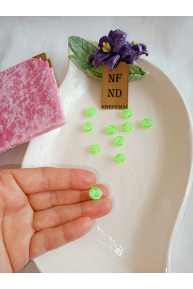 10 ADET GÜLEN YÜZ  YEŞİL BONCUK BİLEKLİK HEDİYE İÇİNDEN DELİKLİ  BİLEKLİK APARATI SERT PLASTİK - Resim 3