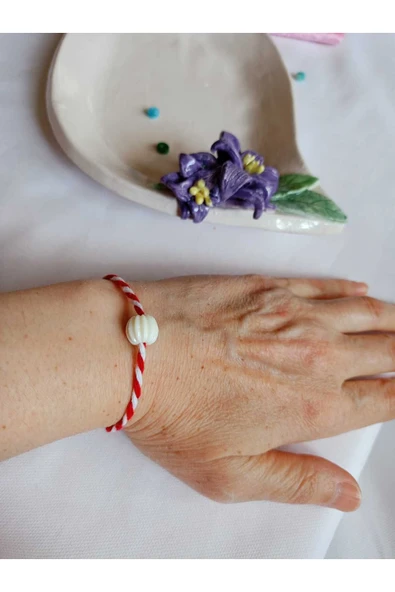 10 ADET BEYAZ(EKRU) BONCUKLU MARTENİÇKA BİLEKLİK ŞANS BEREKET ARKADAŞ SEVGİLİ EŞ ÇOCUK HEDİYE BAHAR - Resim 2