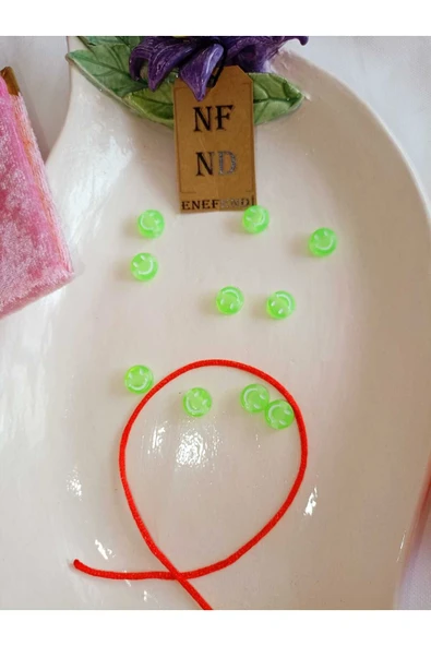 4 METRE KIRMIZI FLOŞ İP VE 10 ADET GÜLEN YÜZ YEŞİL BONCUK BİLEKLİK APARATI SERT PLASTİK HEDİYE - Resim 2