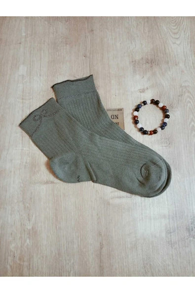 KURDELE TAŞLI LASTİKSİZ KOKULU LİKRALI KISAKONÇ  ÇORAP DİKİŞSİZ PAMUKLU KOYUYEŞİL KADIN ÇORABI - Resim 3
