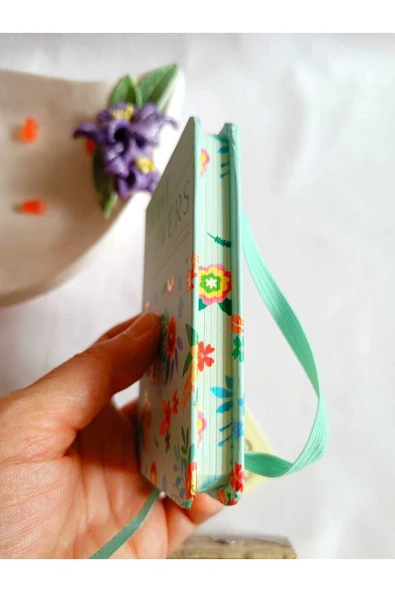 DEFTER NOT ANI HEDİYE KIZ ÇOCUK GENÇ ÇİZGİLİ 80 YAPRAK A7 CEP BOY DESENLİ LASTİK KAPAMA YEŞİL - Resim 3