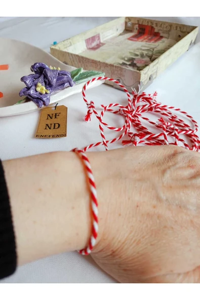 10 ADET MARTENİÇKA ŞANS BİLEKLİĞİ , İP BİLEKLİK ,UĞUR, SEVGİLİ , ARKADAŞ , EŞ  BEYAZ KIRMIZI - Resim 4