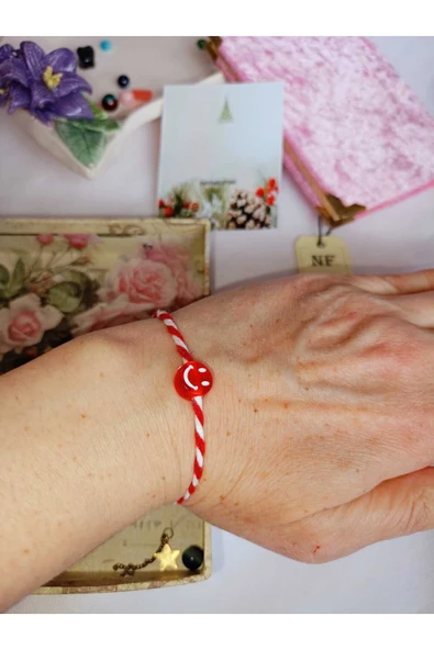 KIRMIZI BONCUKLU MARTENİÇKA BİLEKLİK ŞANS ARKADAŞ SEVGİLİ EŞ ÇOCUK HEDİYE BAHAR BİLEKLİĞİ KARTLI - Resim 2