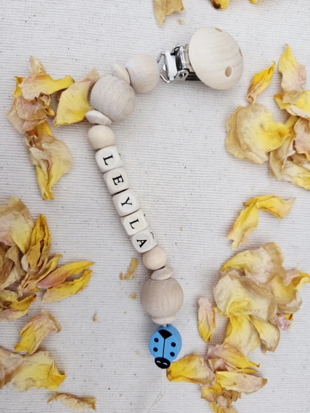 Hellemyst Mavi Uğurböcekli Isimli Bebek Emzik Zinciri Askısı ürün görseli 1