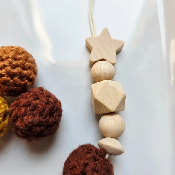 Hellemyst Yıldızlı Kahverengi Isimli Bebek Emzik Zinciri Askısı Doğal Ahşap - Resim 2