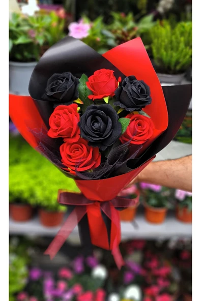 Kadife Gül Buketi Kırmızı & Siyah (7 ADET) Sevdiklerinize Özel Gün Hediyesi ürün görseli