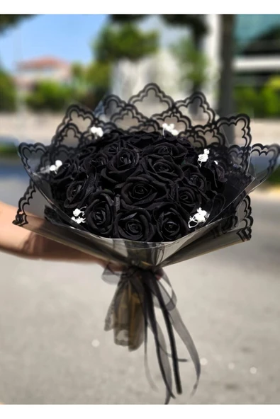 HER GÜL KIRMIZI AÇMAZ BAZI AŞKLAR GECEYE YAKIŞIR Kadife 21 Gül Buketi - Resim 2