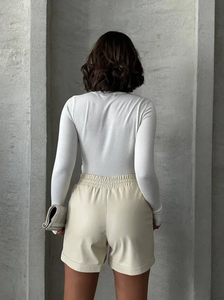 Beli lastikli çıtçıtlı deri şort krem w241007 - Resim 2