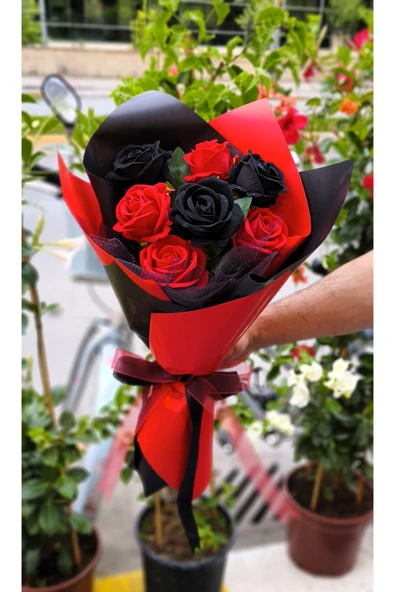Kadife Gül Buketi Kırmızı & Siyah (7 ADET) Sevdiklerinize Özel Gün Hediyesi - Resim 3