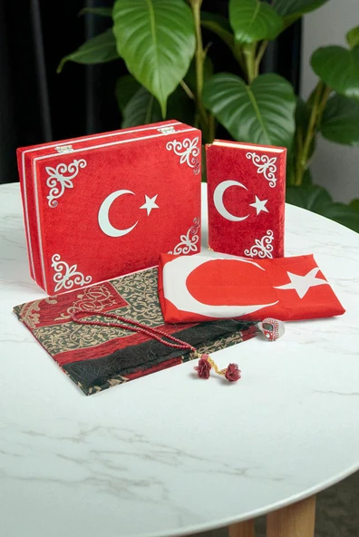 Türk Bayraklı Kuranı Kerim Hediyelik Set – Kadife Kutulu, Bayrak, Seccade ve Tesbih ürün görseli 1