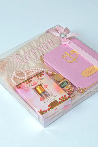 Hediyelik Kişiye Özel İsimli Seccade Seti - Yasin Kitabı, Tesbih, Zikirmatik, Esans - Pembe - Resim 2