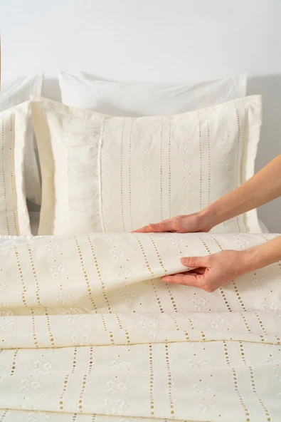 Esila Ekru Fırfırlı Çift Kişilik Nevresimli Pike Seti - 7 Parça Çeyiz Seti - Resim 5