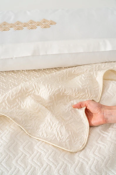 Parla Ekru Nakışlı Çift Kişilik Nevresimli Pike Seti - 8 Parça Çeyiz Seti - Resim 6