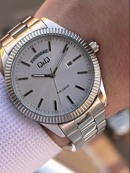 Q&Q Çelik Kordon Takvimli Kadran 2 Yıl Garantili 3 Atm Suya Dayanıklı Erkek Kol Saati QQ.E2005.A1 ürün görseli