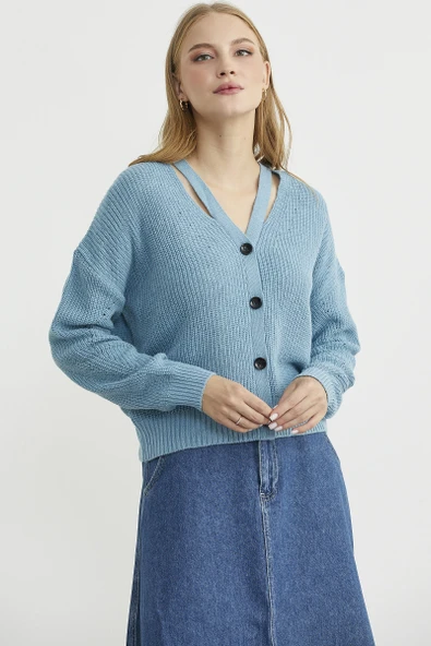 Yaka Detaylı Düğmeli Triko Hırka - Açık Mavi - Resim 4