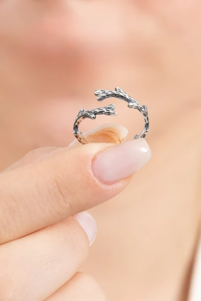 925 ayar gümüş yüzük üstten ayarlamalı ağaç dalı modeli oksitli yüzük SGTL13118SIYAH - Resim 3