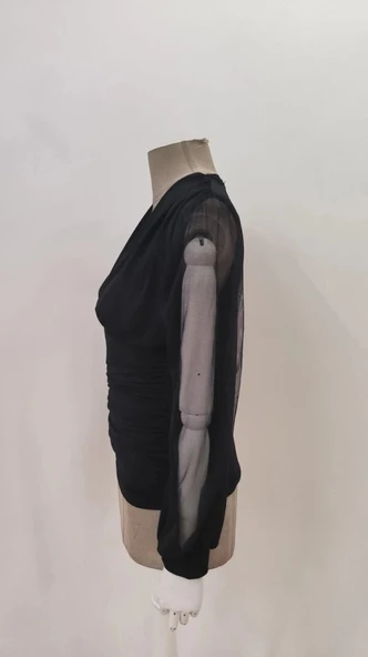 MDB Kadın Uzun Yırtmaç Tül Detaylı Derin V Yakalı Sandy Bluz - Resim 5