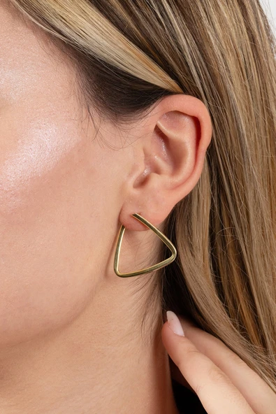 925 ayar gümüş küpe altın yaldızlı geometrik üçgen tasarım küpe SGTL13153GOLD - Resim 2