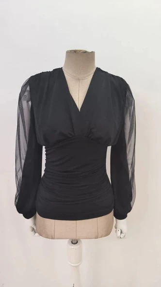 MDB Kadın Uzun Yırtmaç Tül Detaylı Derin V Yakalı Sandy Bluz - Resim 4