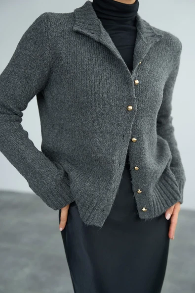 Yakalı ve Gold Düğmeli Triko Hırka Ceket ürün görseli 1