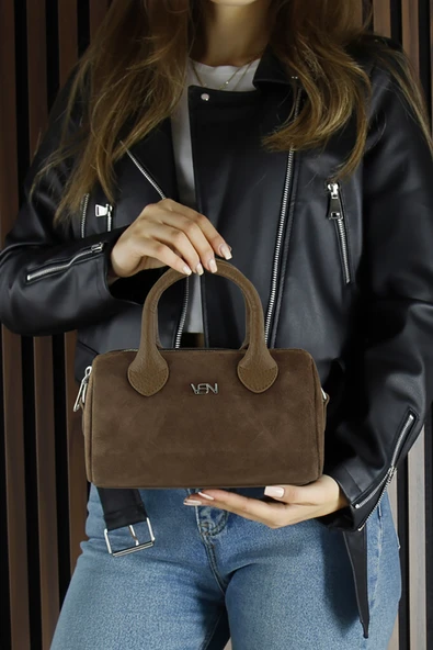 Erkan Saçmacı Açık Kahve Hakiki Dana Süet Fermuarlı Askılı İç Cepli Küçük Boy Günlük Omuz Çantası - Resim 3