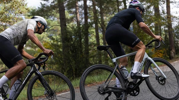 Scott Addict RC 10 Karbon Yol Bisikleti 2026 - Resim 12