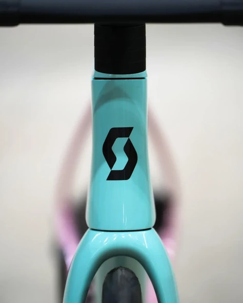 Scott Addict RC 10 Karbon Yol Bisikleti 2026 - Resim 8