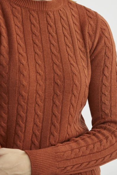 Dilimli Saç Örgülü Triko Kazak - Kiremit - Resim 4