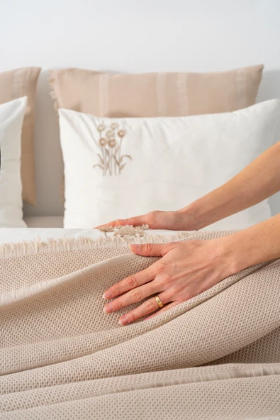 Amara Cappuccino Nakışlı Çift Kişilik %100 Pamuklu Nevresimli Pike Seti - 7 Parça Çeyiz Seti - Resim 5