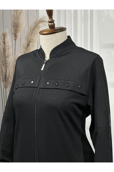 ANNE KADIN BÜYÜK BEDEN HAKİM YAKA FERMUARLI CEPLİ BONCUK DETAYLI MEVSIMLIK SIYAH PARDESÜ - Resim 4