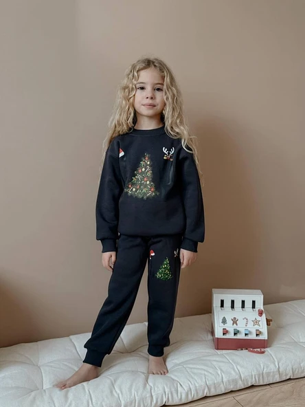 KIZ ÇOCUK YILBAŞI TEMALI 3 İPLİK EŞOFMAN TAKIMI ürün görseli 1