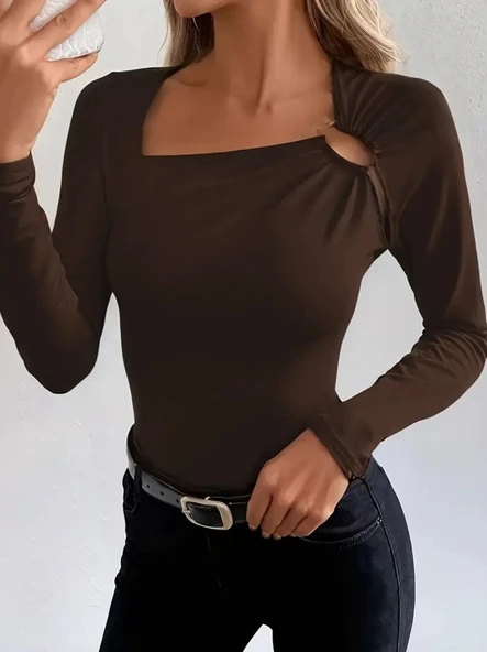 Kadın Uzun Kollu Yakadan Halka Detaylı Viskon Bluz ürün görseli 1