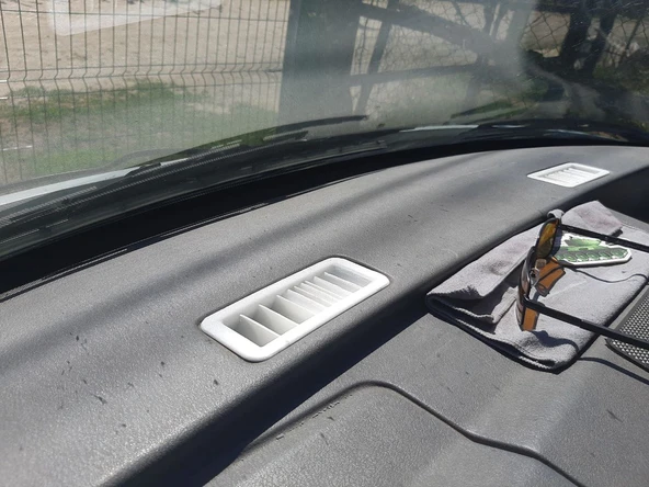 SİYAH RENK 1 ADET Volkswagen Transporter T4 ÖN CAM HAVALANDIRMA SAĞ TARAF MENFEZ MAZGAL - 6633716 - Resim 3